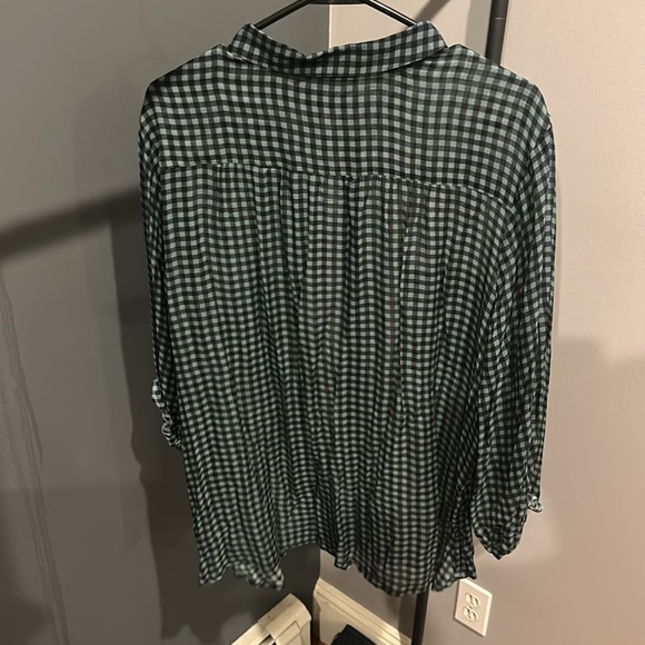 BJohnny was button down - Picture 2 of 2